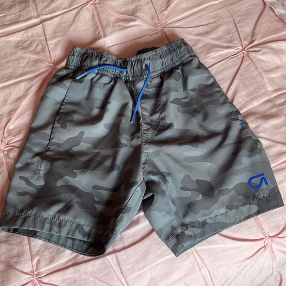Pair of boys Gap fit quick dry shorts, great condition. - Picture 2 of 4